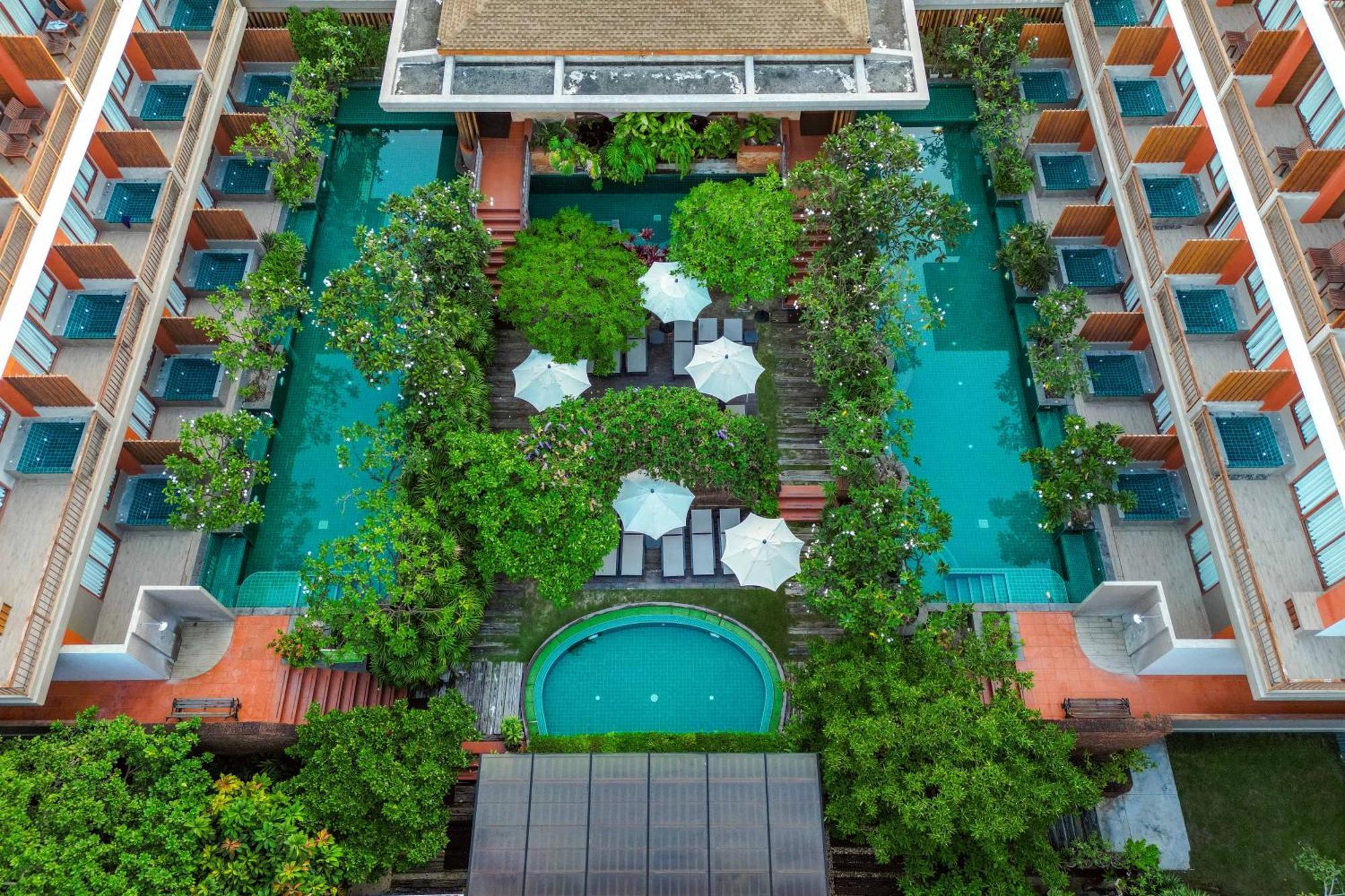 Ayrest Hua Hin Hotel Exterior photo