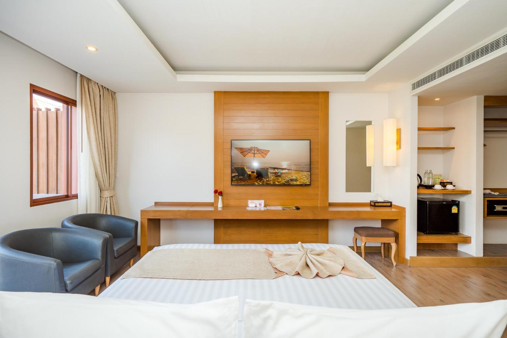 Ayrest Hua Hin Hotel Exterior photo