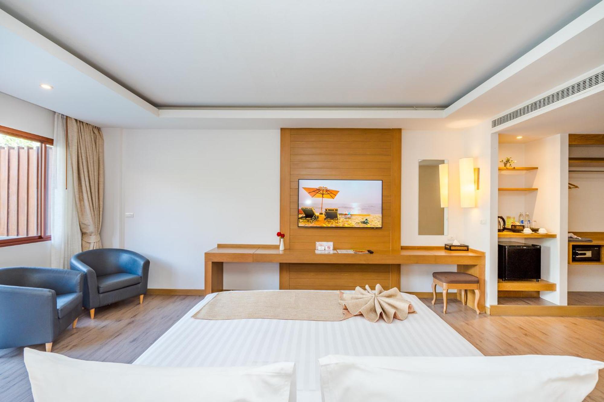 Ayrest Hua Hin Hotel Exterior photo
