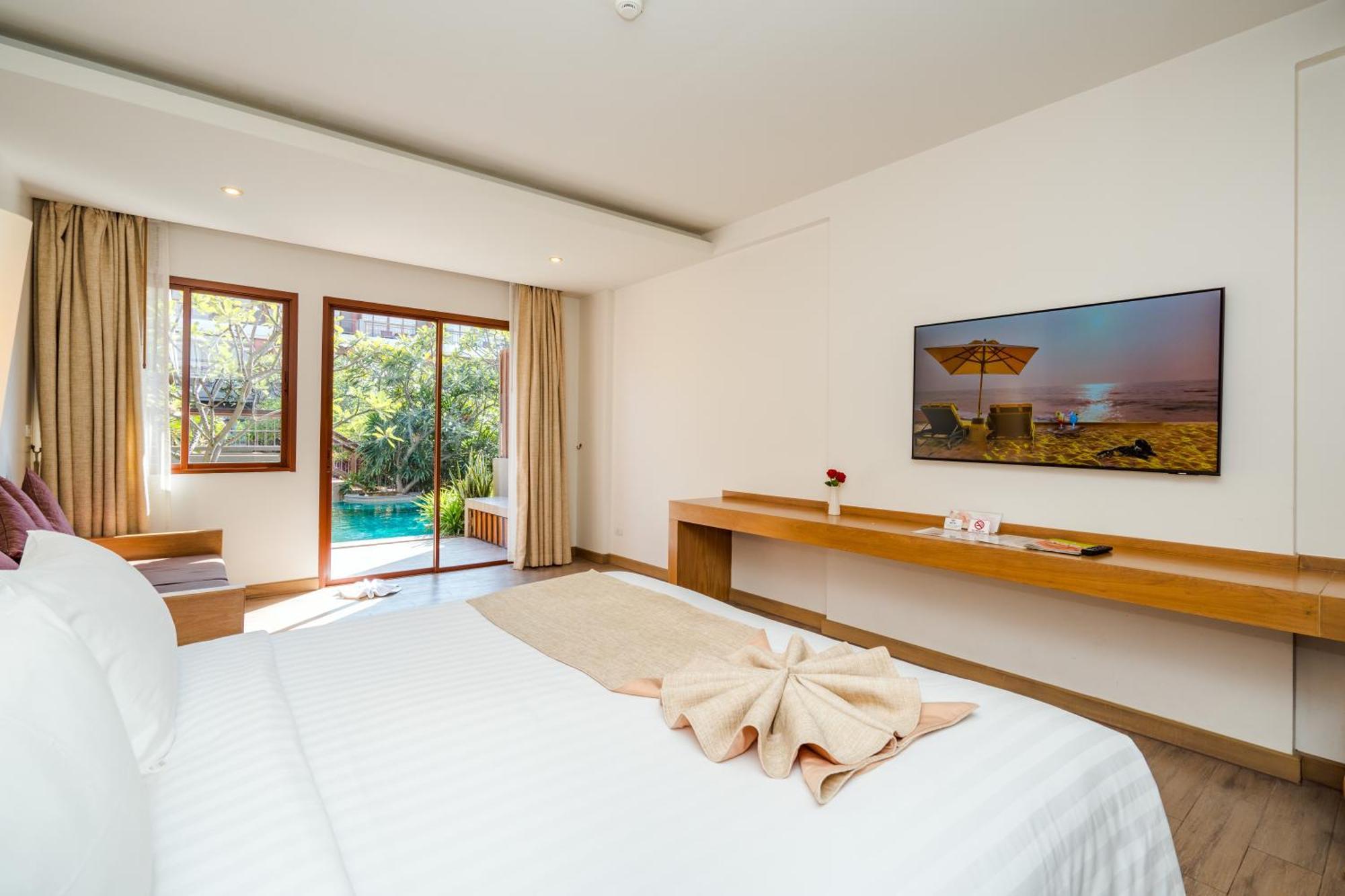 Ayrest Hua Hin Hotel Exterior photo