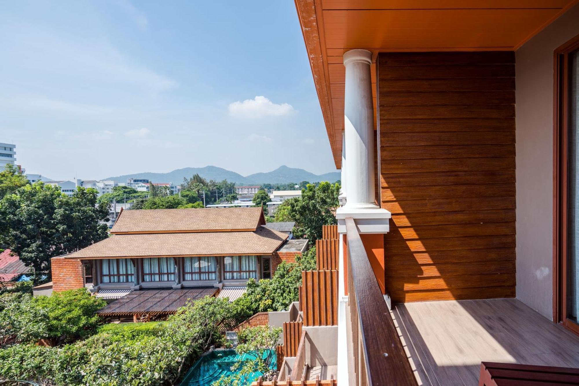 Ayrest Hua Hin Hotel Exterior photo