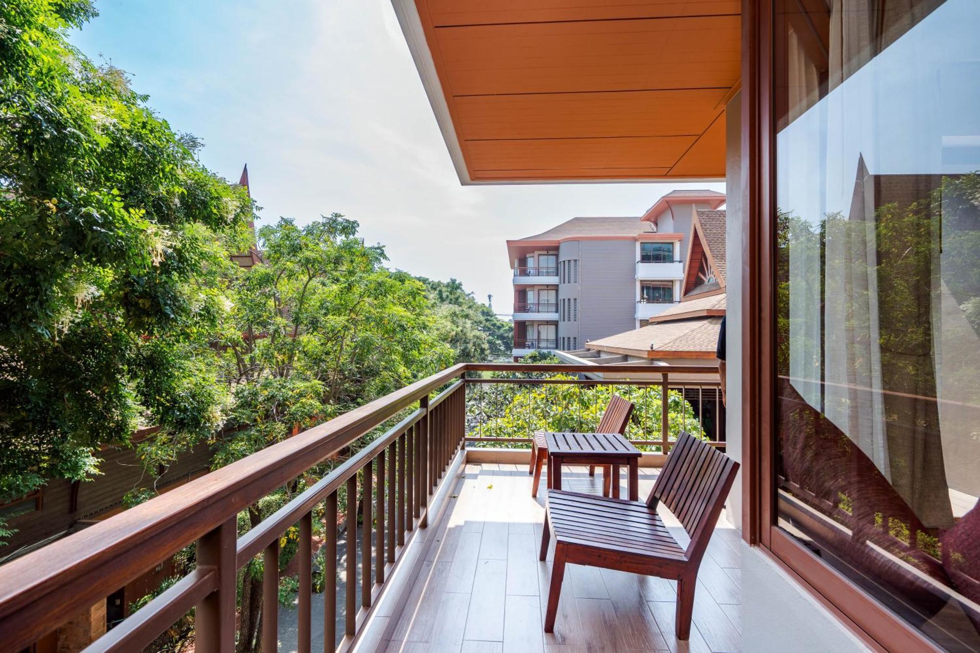 Ayrest Hua Hin Hotel Exterior photo
