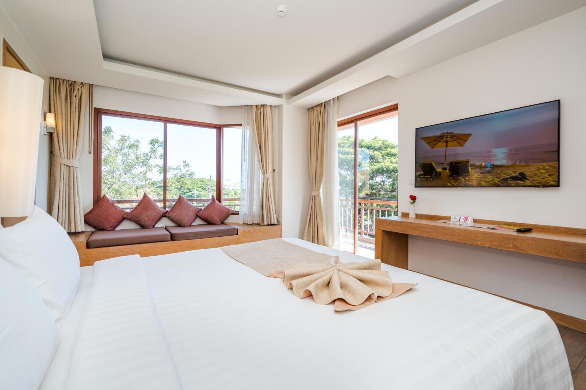 Ayrest Hua Hin Hotel Exterior photo