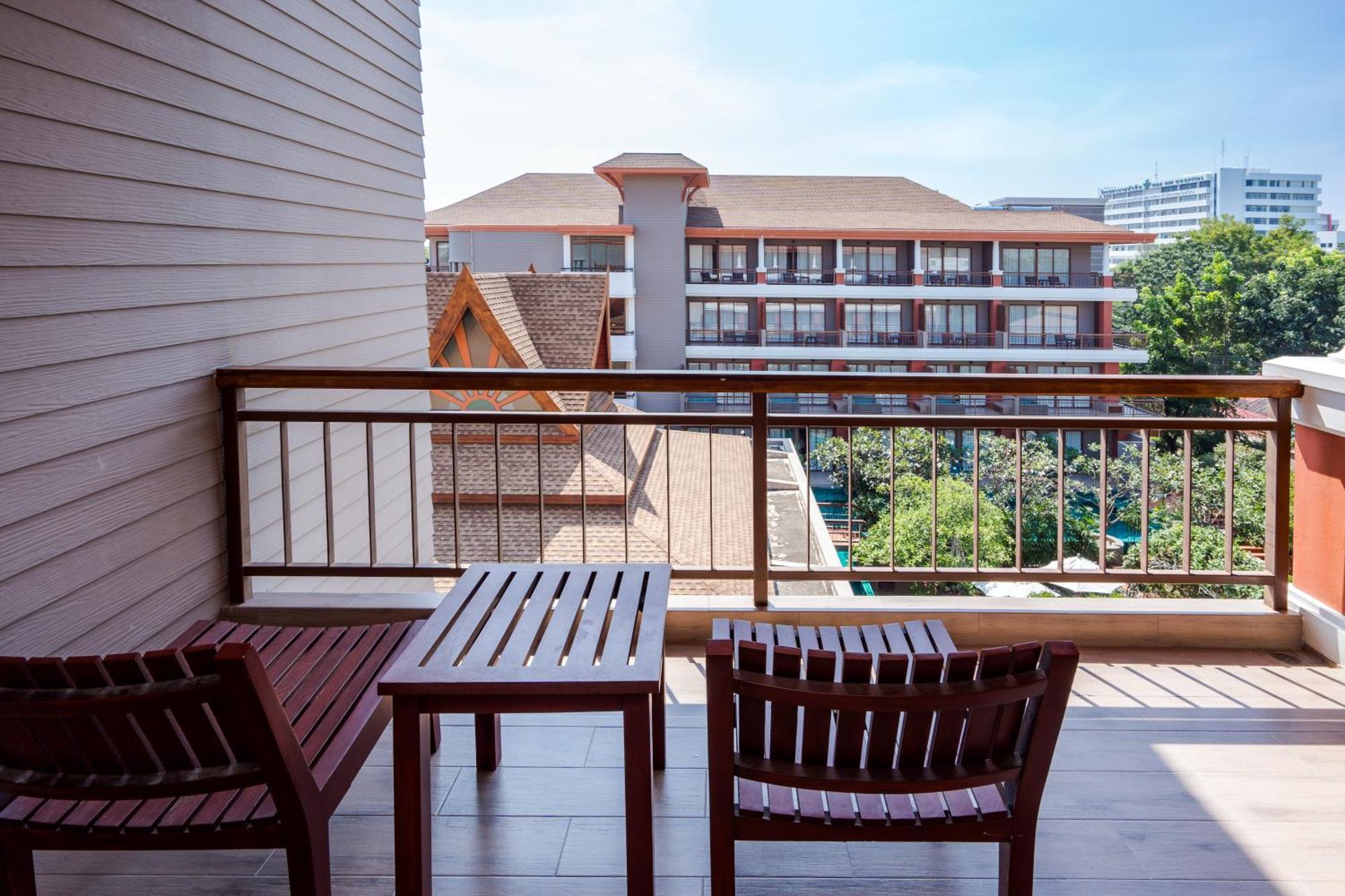 Ayrest Hua Hin Hotel Exterior photo
