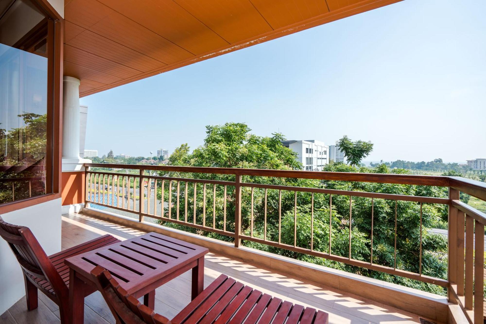 Ayrest Hua Hin Hotel Exterior photo